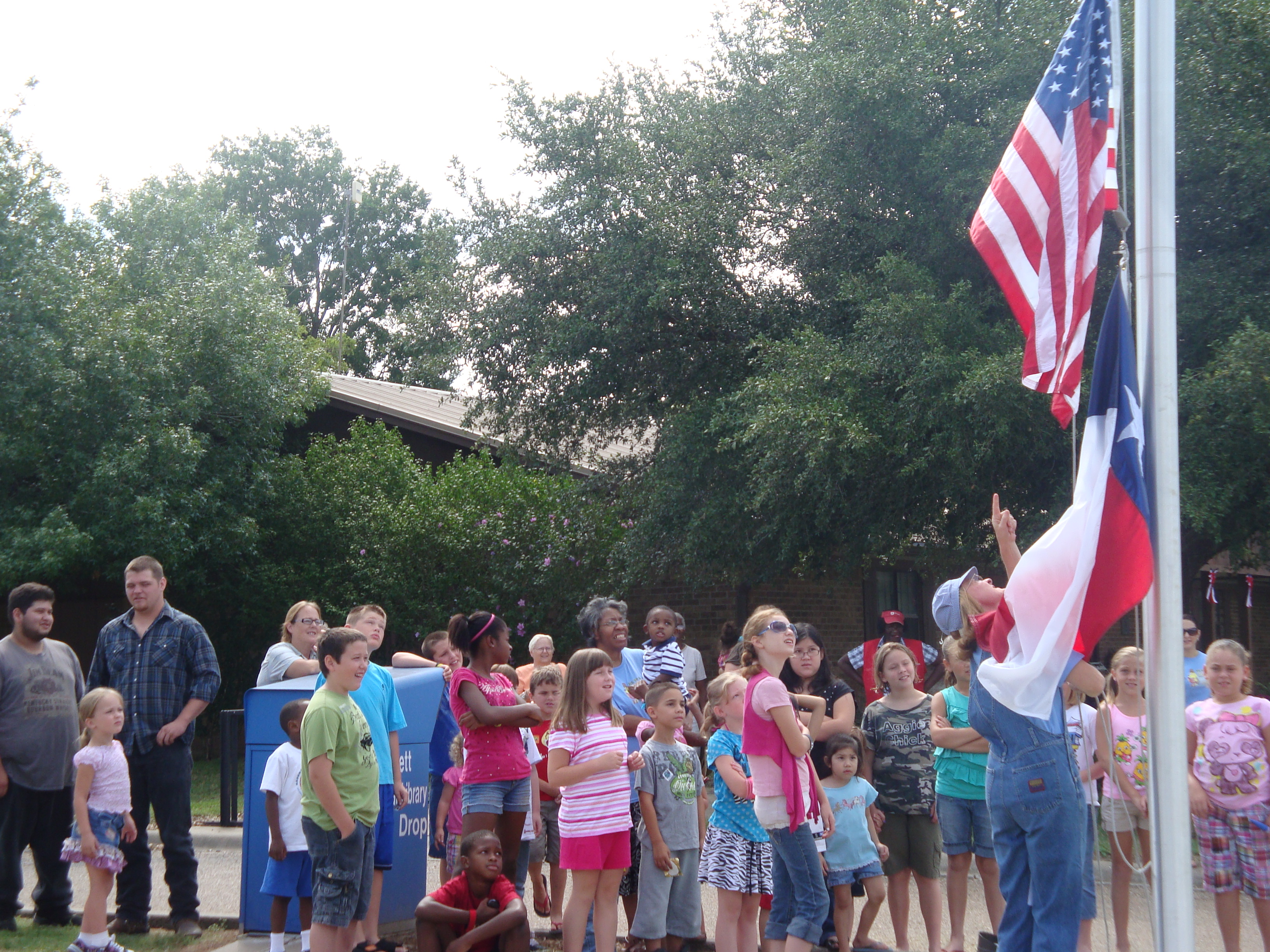 Summer Reading kids around flag